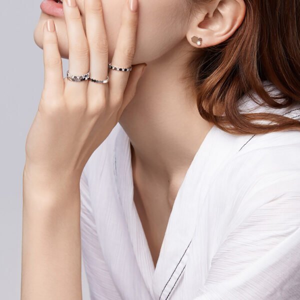 Bee de Chaumet Earrings - Image 2